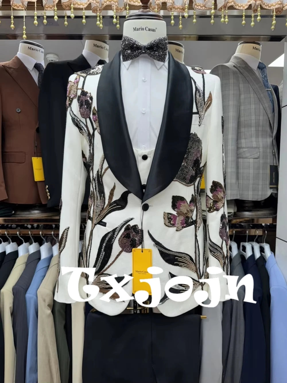 Traje de 3 piezas con bordado y cuentas