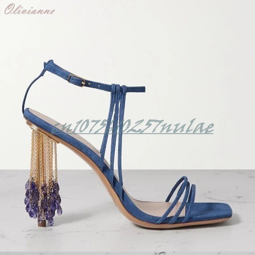 Sandalias con Borlas y Cadena