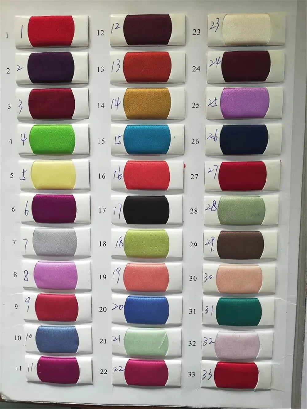 vestido con hombros descubiertos