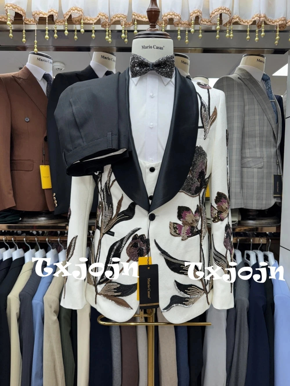 Traje de 3 piezas con bordado y cuentas